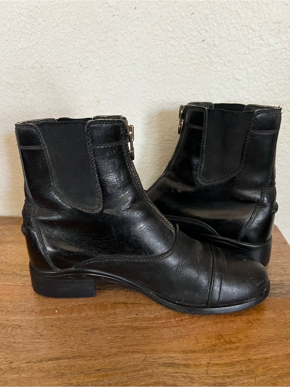Ariat Heritage Black Leather Ankle Round Toe boot Size 6.5 B - Picture 7 of 13